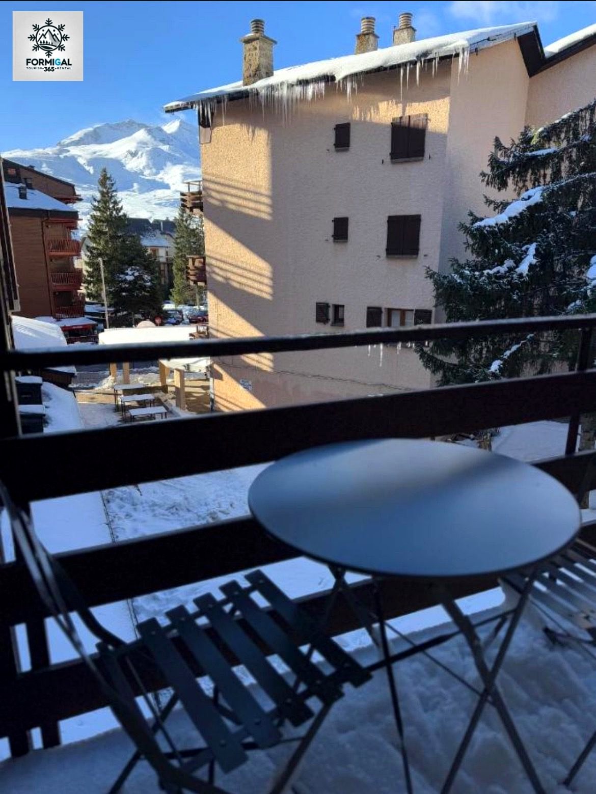 Terraza privada del apartamento Formigal365 con vistas a la montaña nevada
